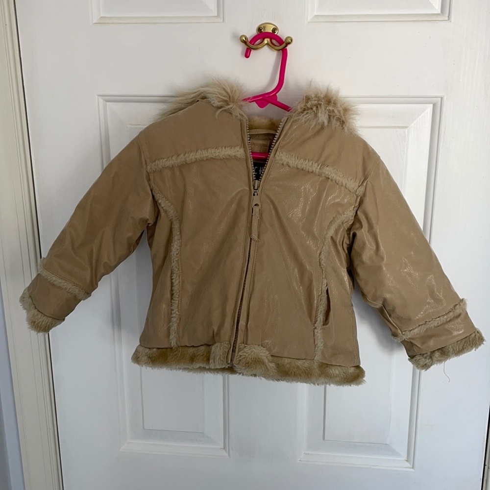 Tan winter jacket with fur size 2T